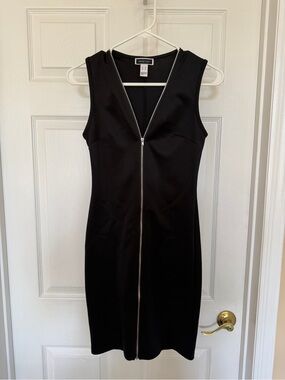 Black Sleeveless Zip-Front mini Dress